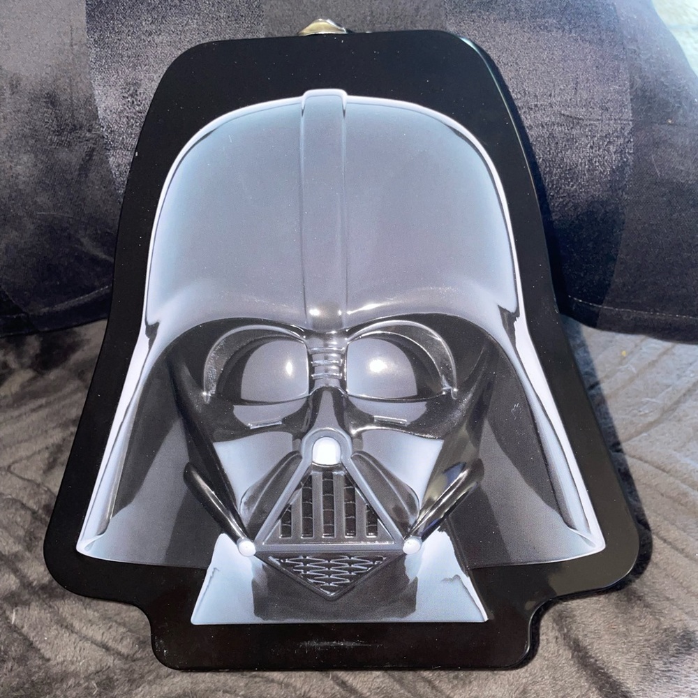 Disney Star Wars Collector Tin / Lunch Box. Dart Vader